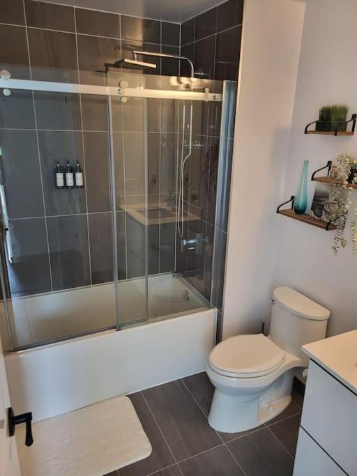 Cozy South View Suite Overlooking The Nature Trail Innisfil Bagian luar foto