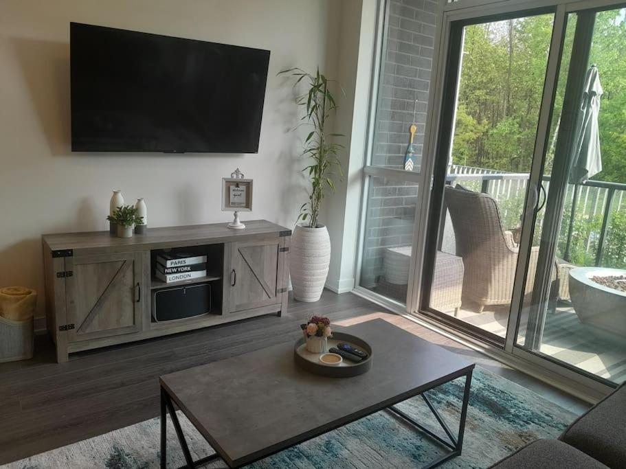 Cozy South View Suite Overlooking The Nature Trail Innisfil Bagian luar foto