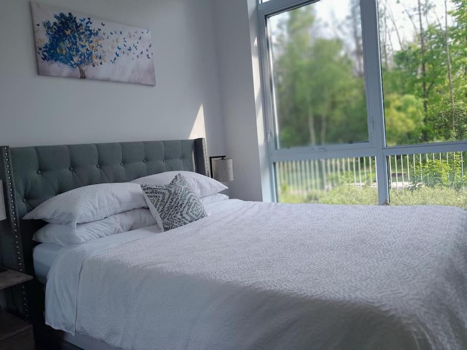 Cozy South View Suite Overlooking The Nature Trail Innisfil Bagian luar foto
