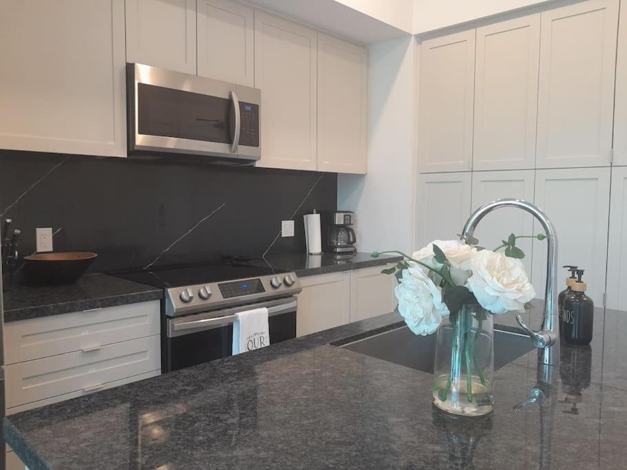 Cozy South View Suite Overlooking The Nature Trail Innisfil Bagian luar foto
