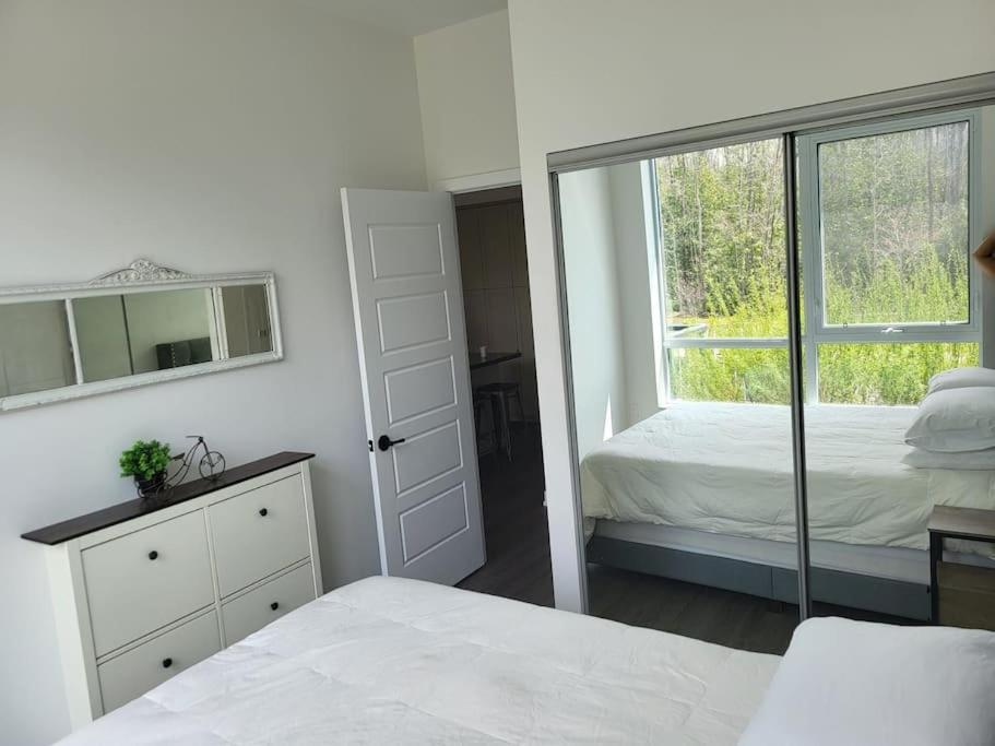 Cozy South View Suite Overlooking The Nature Trail Innisfil Bagian luar foto